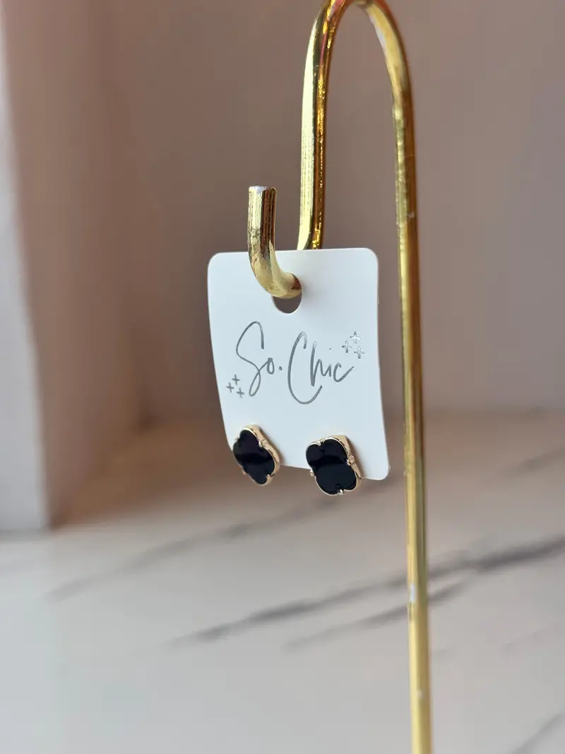 Black Clover-Shaped Stud Earrings 1