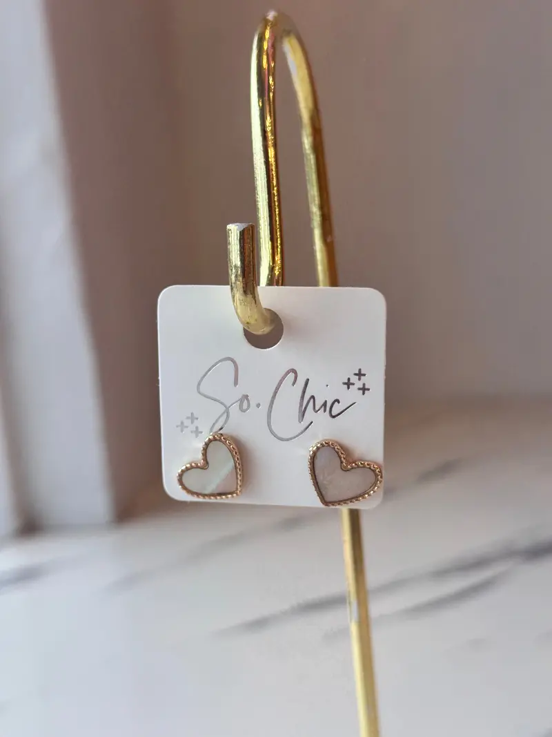 Cream-Colored Heart-Shaped Stud Earrings 1