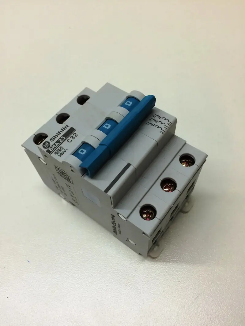 Nventor Snx Cnc Router 32A Industrial Circuit Breaker 1