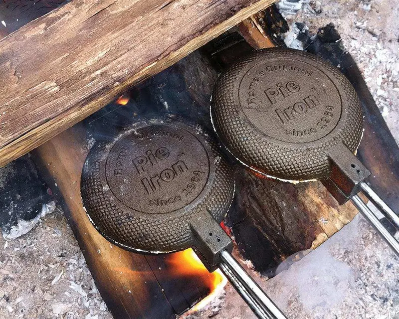 Cast Iron Round Pie Iron – Traditional Camp Cooking Tool 1